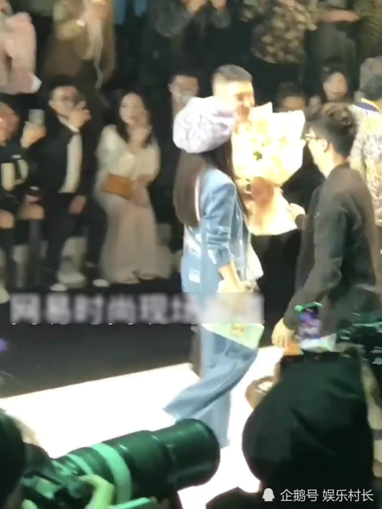 范冰冰|范冰冰参加上海时装周，被特殊照顾显大花身份，与马苏同框全程避嫌无交流