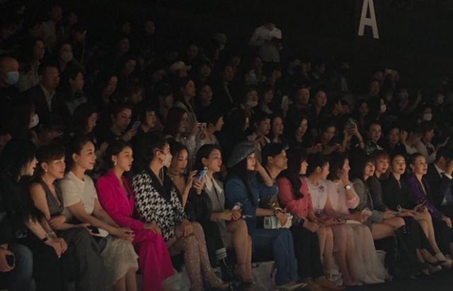 范冰冰|范冰冰现身上海时装周，与马苏杜若溪同框，高清怼脸照被赞惊艳