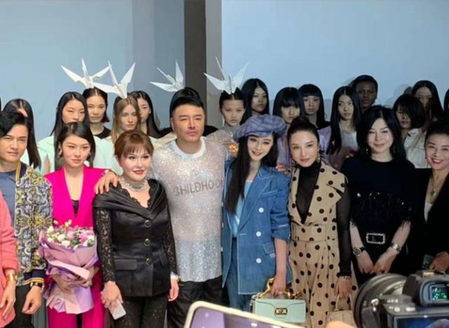 范冰冰|范冰冰现身上海时装周，与马苏杜若溪同框，高清怼脸照被赞惊艳