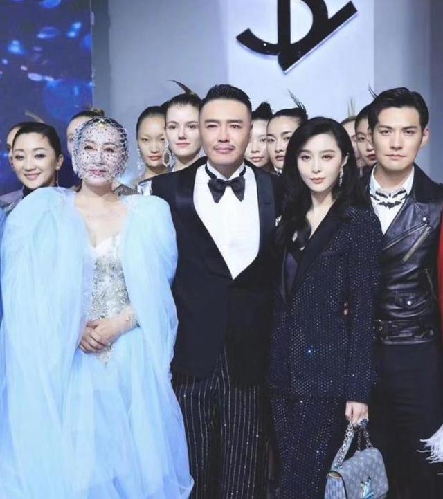 范冰冰|范冰冰现身上海时装周，与马苏杜若溪同框，高清怼脸照被赞惊艳