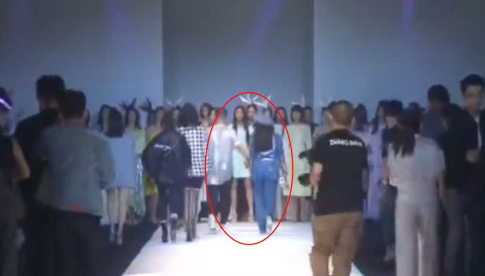 范冰冰|范冰冰看秀与造型师甜蜜牵手，对方男友力爆棚，搂肩呵护好绅士