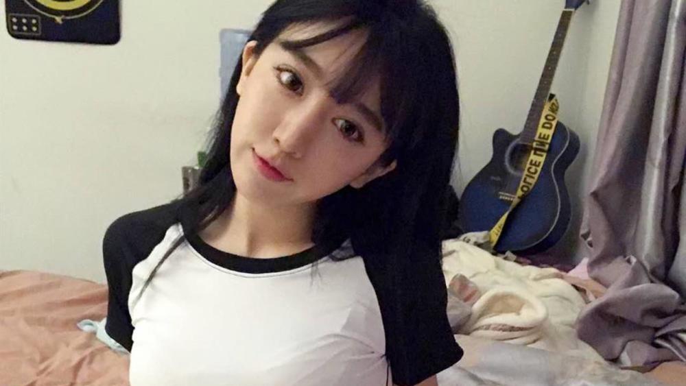 呆妹儿慌神了小团团国庆开播露脸后赶紧发出吊带照网友懵了