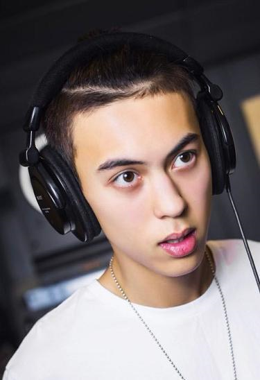 李玲玉|57岁李玲玉近况落魄？婚庆卖力演出显心酸，递话筒无人理反遭哄笑