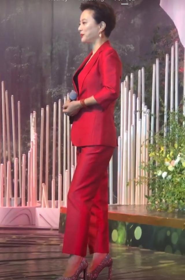 李玲玉|57岁李玲玉近况落魄？婚庆卖力演出显心酸，递话筒无人理反遭哄笑