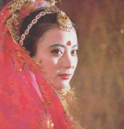 李玲玉|57岁李玲玉近况落魄？婚庆卖力演出显心酸，递话筒无人理反遭哄笑