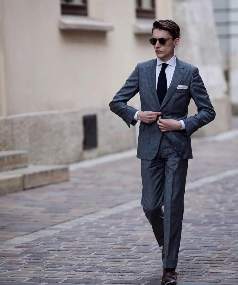 如何通过着装打扮你的年龄适合男士不同年龄阶段的穿搭样式