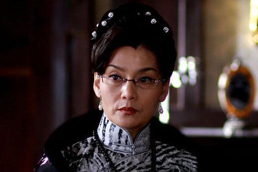 一代老戏骨潘虹,离婚30年后依旧孑然一身,直言将来皈依佛门