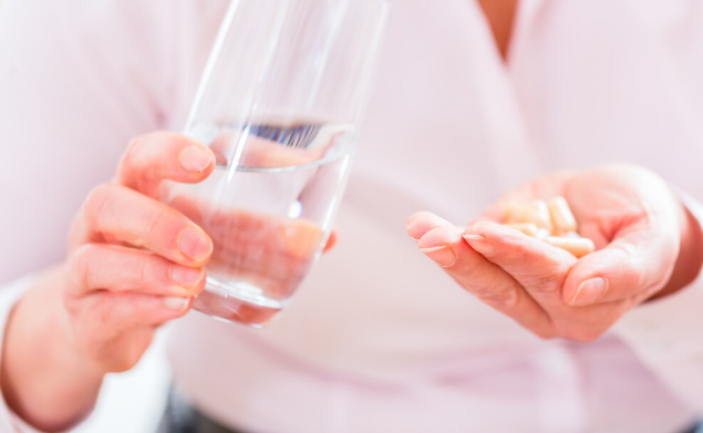 血脂|血脂正常，发现颈动脉斑块需要吃他汀吗？医生：还需评估后确定