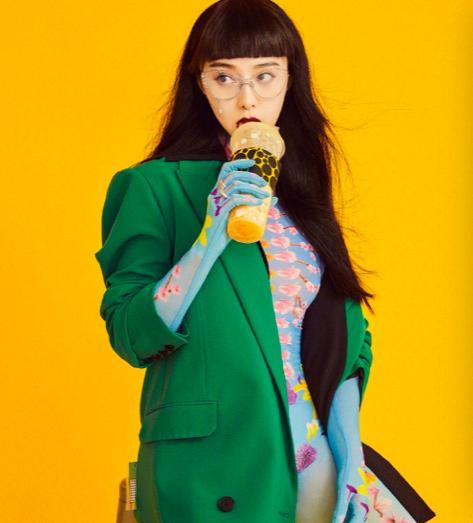 时装周|范冰冰出席时装周站旁边，右边同一位置老总被扒，两人关系不简单