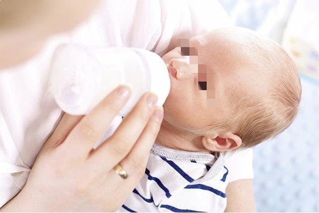 宝宝频繁吃奶、睡觉折腾不老实，可能是这几个原因！