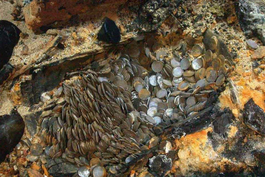 沉船|怎样快速让文物价格翻倍？他发现沉船里100万件文物，砸了65万件