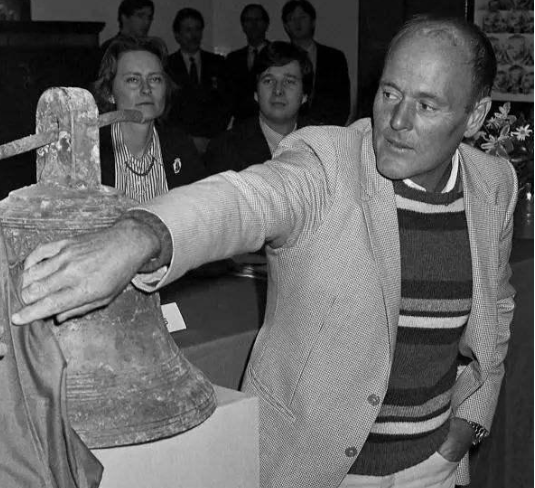 沉船|怎样快速让文物价格翻倍？他发现沉船里100万件文物，砸了65万件