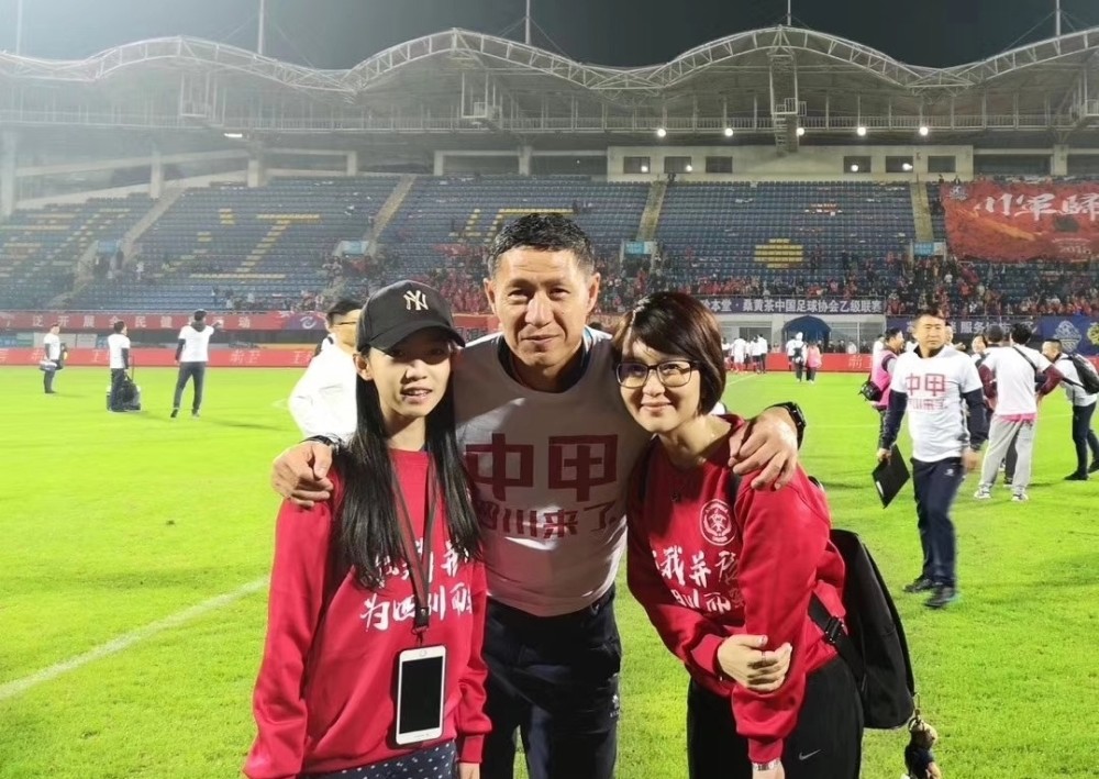 前国脚黎兵二婚妻子登台演出!