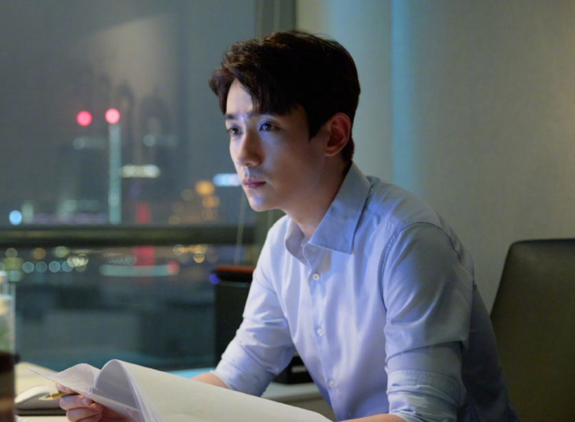 朱一龙|朱一龙被曝“隐婚生子”后首现身，全副武装出街，眼神坚定又犀利