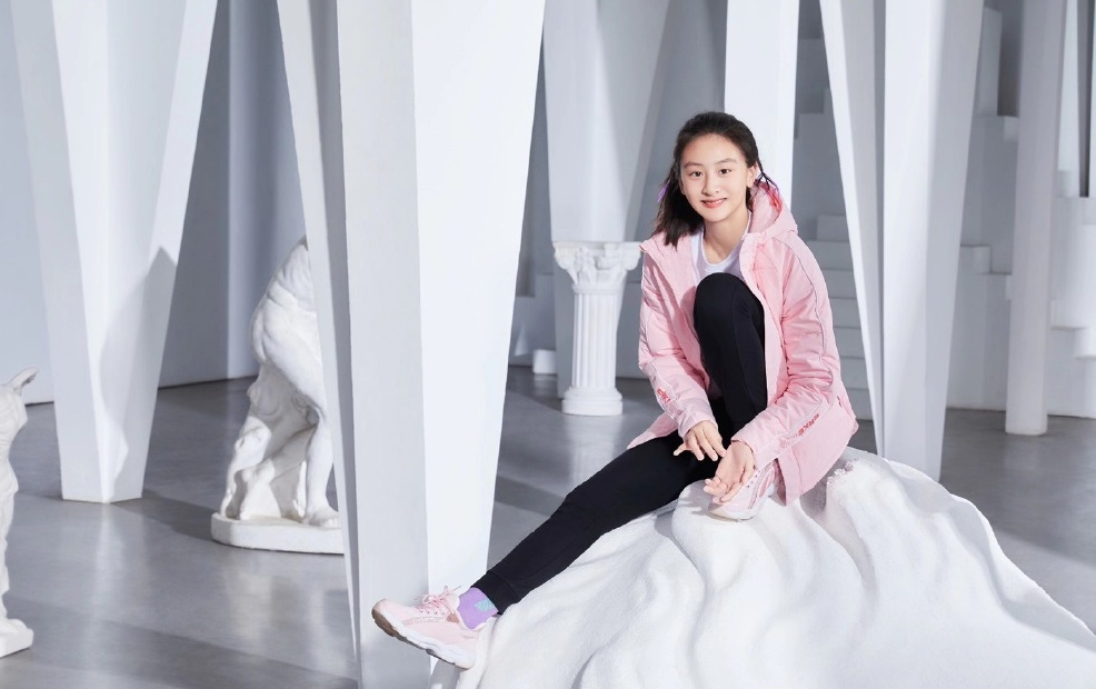 森碟|田亮女儿森碟解锁新代言，骑车练瑜伽展运动天赋，一双长腿太优越