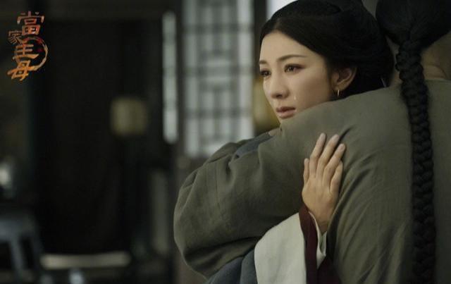 黄奕|黄奕晒两代小燕子同框照，与赵薇相差1岁，却有演员导师之别