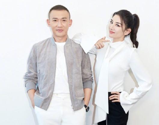 黄奕|黄奕晒两代小燕子同框照，与赵薇相差1岁，却有演员导师之别