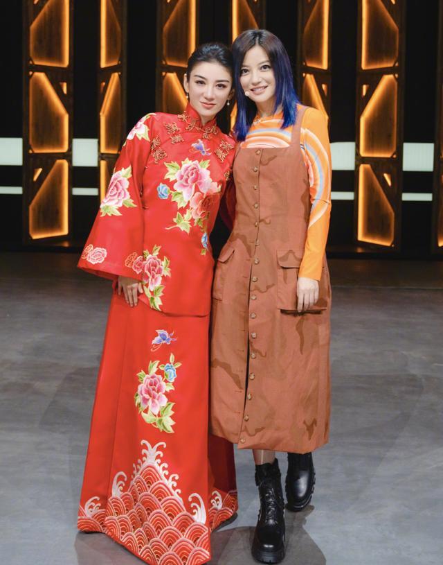 黄奕|黄奕晒两代小燕子同框照，与赵薇相差1岁，却有演员导师之别