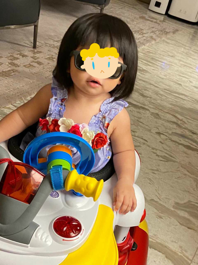 辛奇隆|何超盈秀恩爱首晒小八岁老公，辛奇隆为女儿荷包蛋弹吉他父爱满满