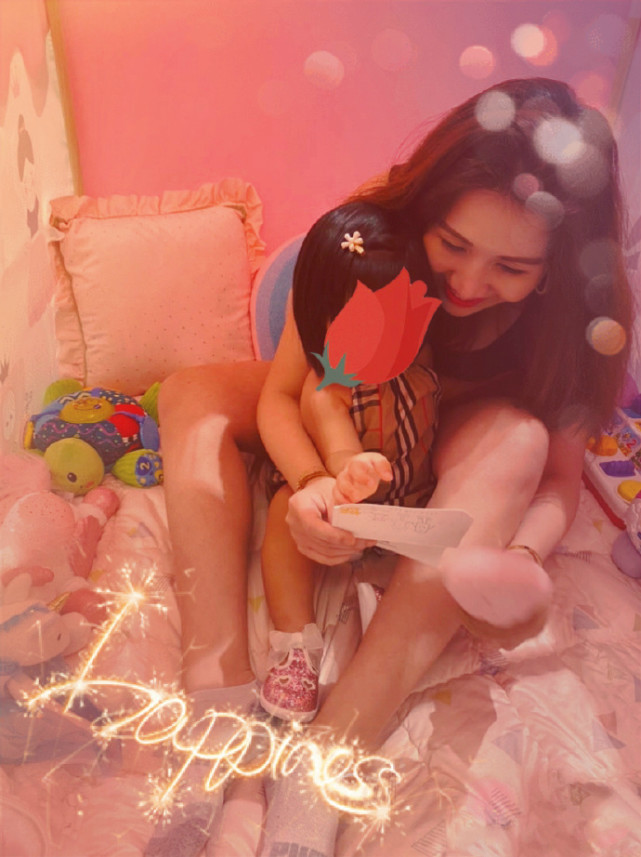 辛奇隆|何超盈秀恩爱首晒小八岁老公，辛奇隆为女儿荷包蛋弹吉他父爱满满