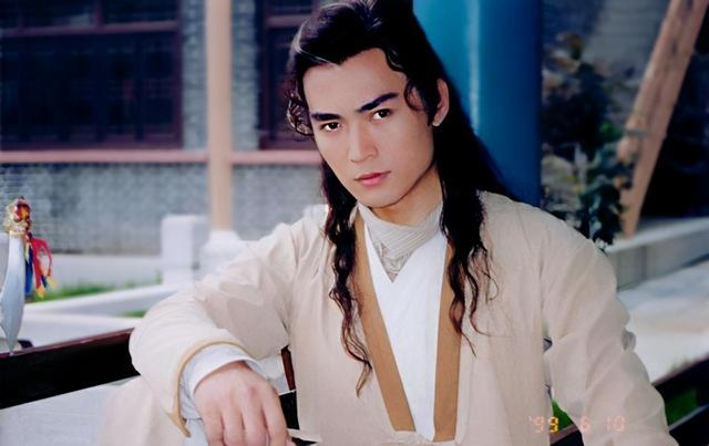 焦恩俊晒近照感叹时光,曾经帅气的"小李飞刀",现在怎么样了?