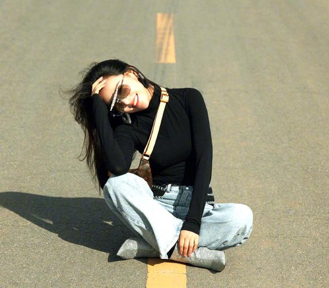 央视|美照变霉照！女明星臭美不成反遭央视人民网点名批评