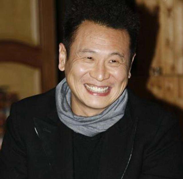 那个眼睛不大表情夸张的喜剧演员张世最近怎么很少看到