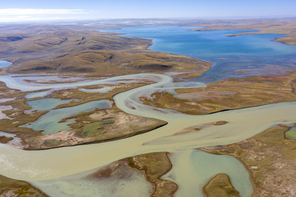 航拍青海果洛玛多县黄河源头 延绵百公里
