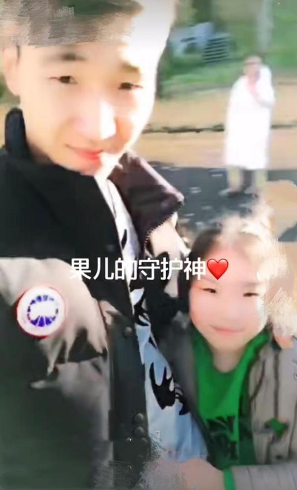 李菁菁|50岁李菁菁秀恩爱，小21岁老公撒娇喊其宝贝儿，两人同框好似母子