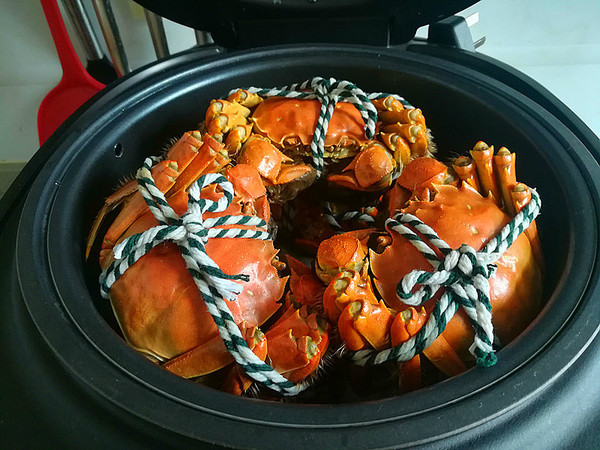 螃蟹直接上锅蒸是大忌!老渔民教您一妙招,不断腿不流黄,超香!