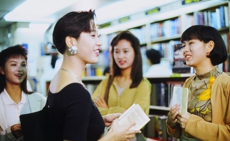 周星驰|罗慧娟54岁冥诞，陈法蓉发文悼念！曾与周星驰相恋，一生经历坎坷