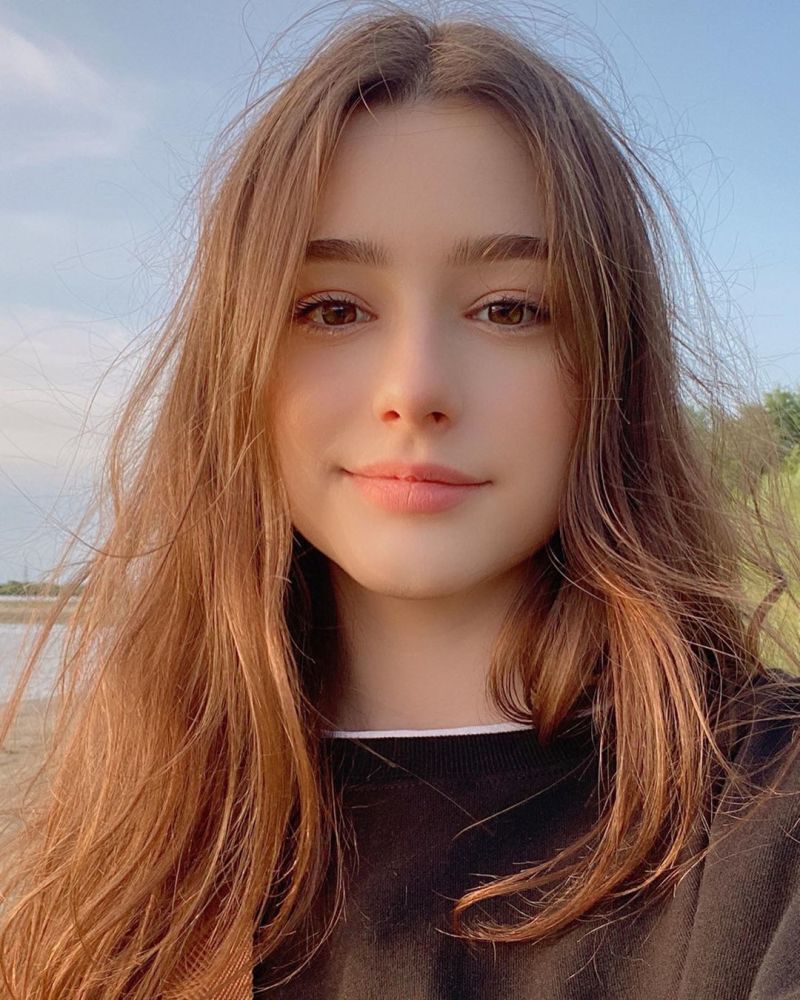 俄罗斯仙女模特穿儿童裤本以为平平无奇站起来却露出绝美水蛇腰