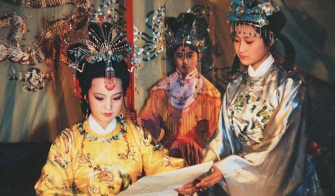 贾宝玉|元春作为宝玉的亲姐姐，为啥却舍弃了黛玉？看看怡红院匾额内容