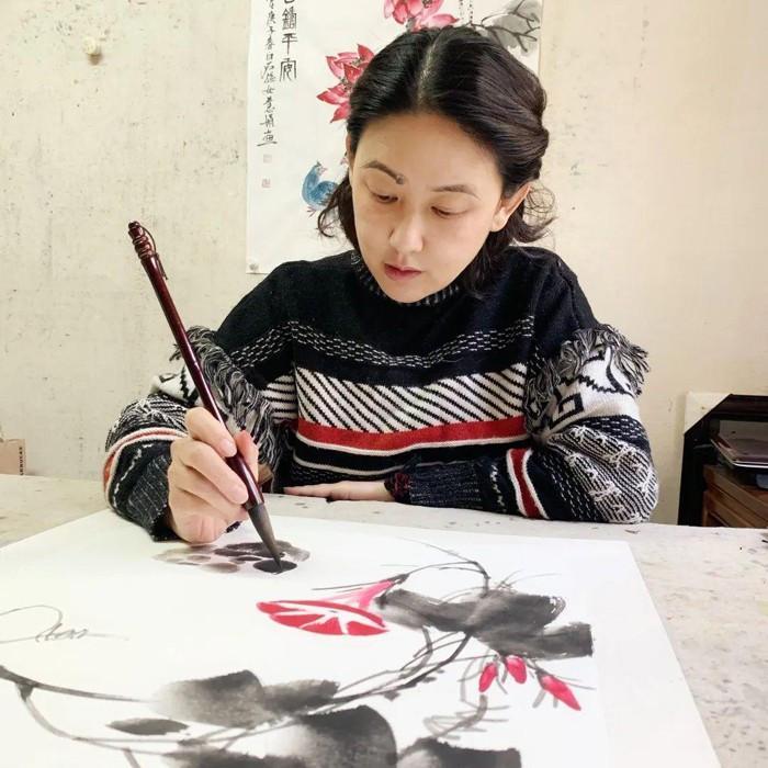 齐白石|齐白石孙女画作惹争议，落款该不该提爷爷齐白石？网友：没前途