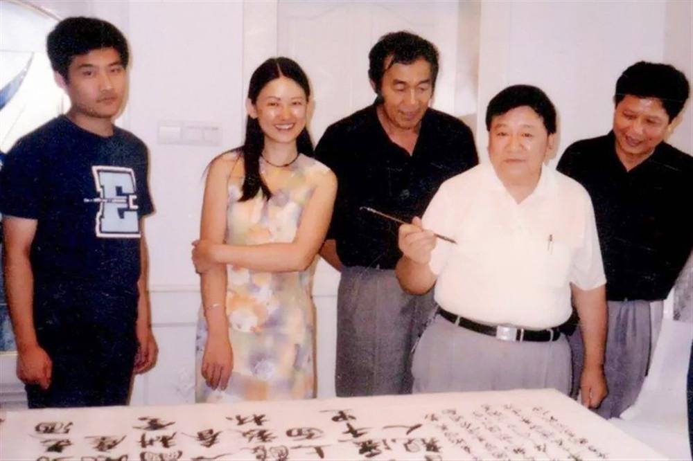 齐白石|齐白石孙女画作惹争议，落款该不该提爷爷齐白石？网友：没前途