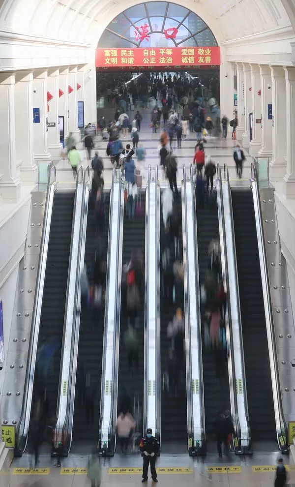 北京|奋战“疫”情中的公安铁军专题摄影展在北京展出