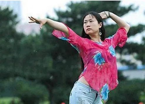 芙蓉姐姐|43岁芙蓉姐姐近况曝光引热议：你不认命的样子，真好看