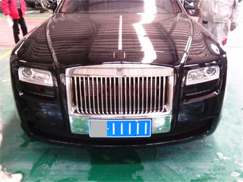 广西街头偶遇800万劳斯莱斯车牌号被称光棍网友这车主有故事