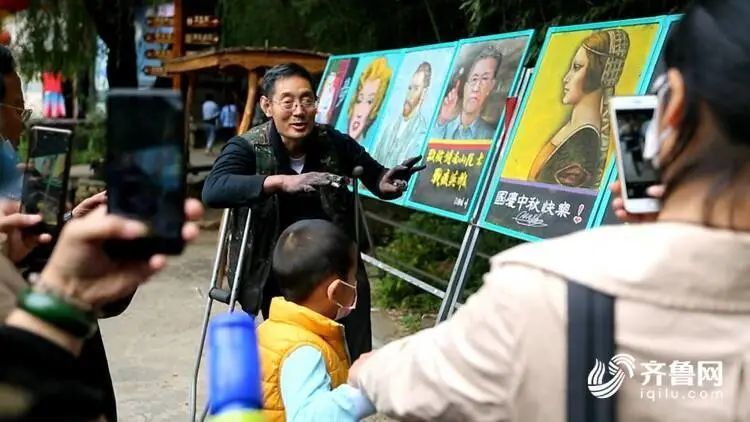 画展|临沂独腿艺人返乡办画展，流浪30多年，画出1000幅《蒙娜丽莎》