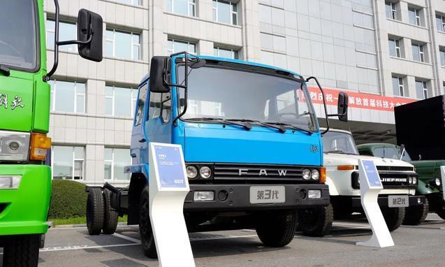 解放六平柴是接替ca141的车型,早期六平柴搭载了ca6110柴油发动机,与