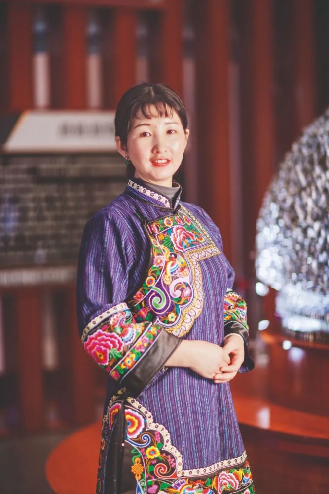 张祝君|【决战脱贫前线】在凤凰古城，她被苗银之美击中……