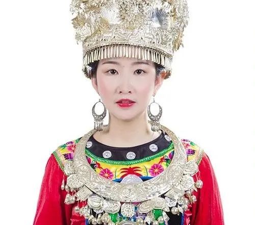 张祝君|【决战脱贫前线】在凤凰古城，她被苗银之美击中……