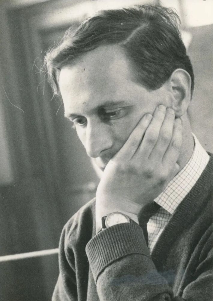 关于奥利弗·彭罗斯的研究成果,可能另一位受他启发的物理学家更令