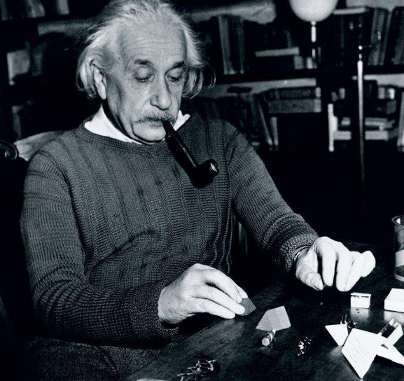 爱因斯坦|爱因斯坦高中时成绩单被曝光，5科是满分，最差的一门只有3分