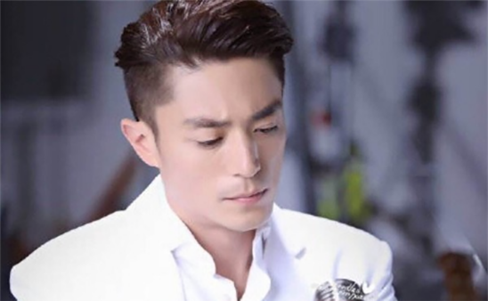 林心如|44岁林心如新戏路透图，身材高挑出众，但面部皮肤下垂无少女感