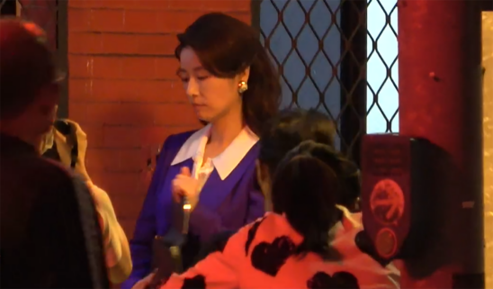 林心如|44岁林心如新戏路透图，身材高挑出众，但面部皮肤下垂无少女感