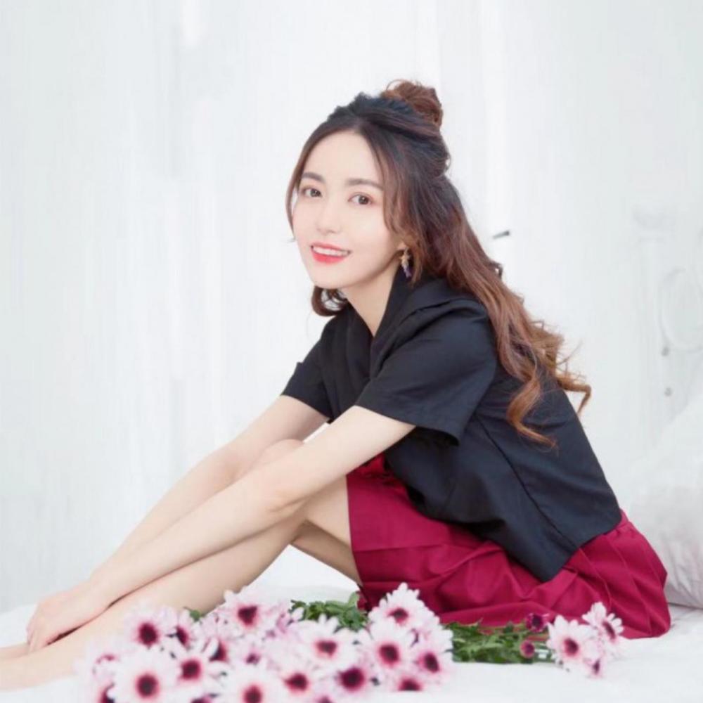 吕德华深夜2点与女主播双排,看到筱倩1真实颜值,网友:五千万景慧算啥?