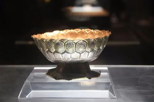 中国瓷器|收藏瓷器开篇：神秘“法门寺”出土秘密颜色“秘色瓷”