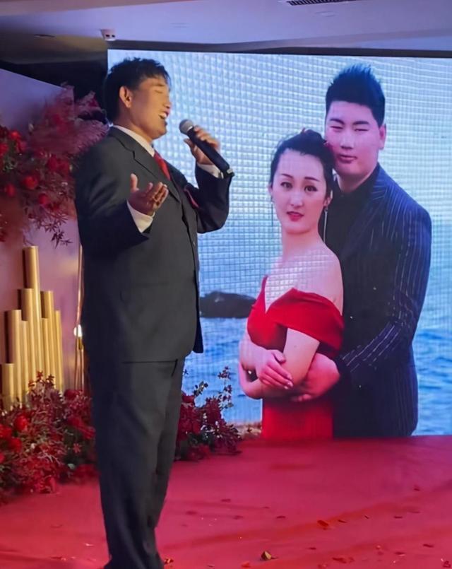 朱之文|大衣哥儿子婚姻不被看好，儿媳漂亮大方气场强，小伟难以驾驭