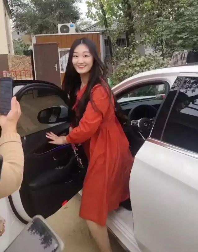 朱之文|大衣哥儿子婚姻不被看好，儿媳漂亮大方气场强，小伟难以驾驭